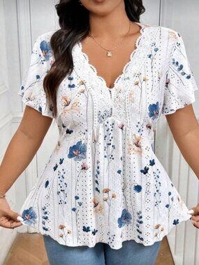 Plus Boho Floral Print Eyelet Scallop Lace Short Sleeve Top